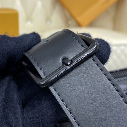 Alternative view of LV Steamer Messenger Black Canvas