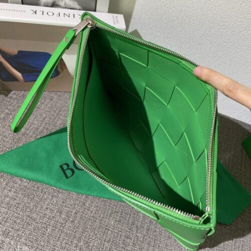 Alternative view of Bottega Veneta Cassette Clutch Green