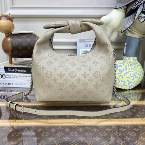 Alternative view of LV Why Knot Beige