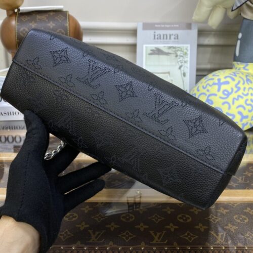 Alternative view of LV Why Knot Black