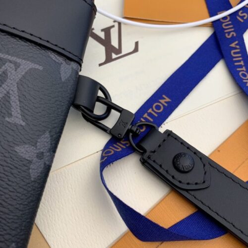 Alternative view of LV To Go Pochette Black