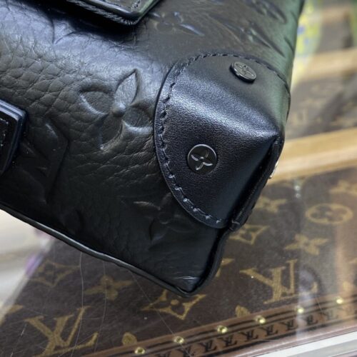 Alternative view of LV Steamer Wearable Wallet Full Black