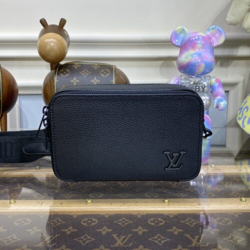 LV Alpha Messenger Black