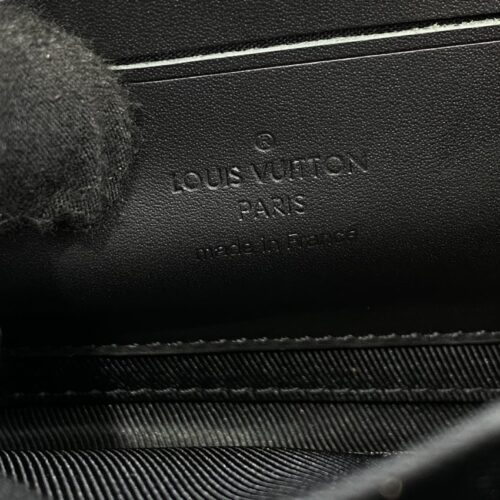 Alternative view of LV Alpha Messenger Black