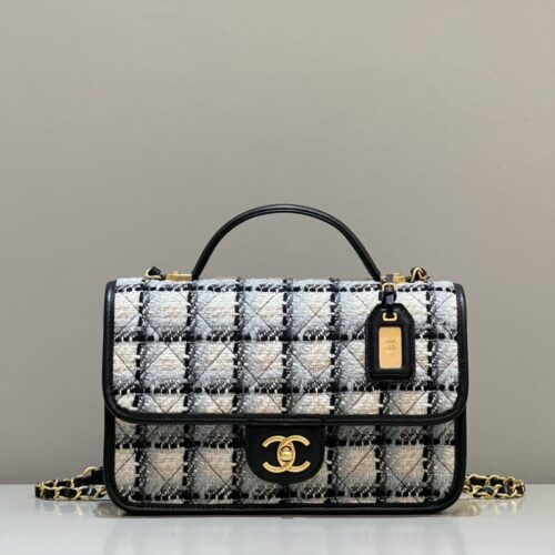 CHANEL 22K Postman Woolen Tofu Bag