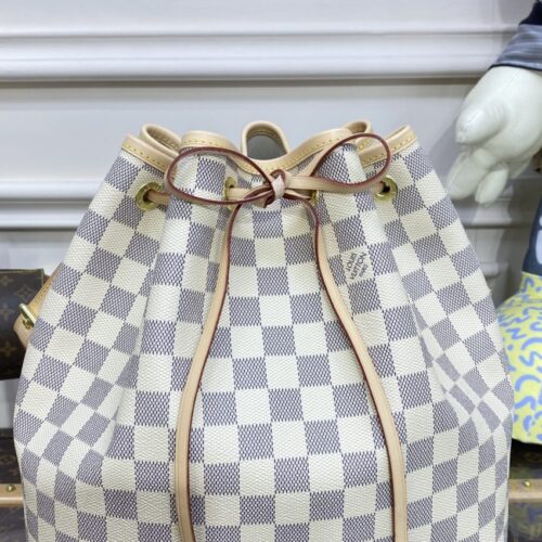 Alternative view of LV Noe  Bucket White Grid MM