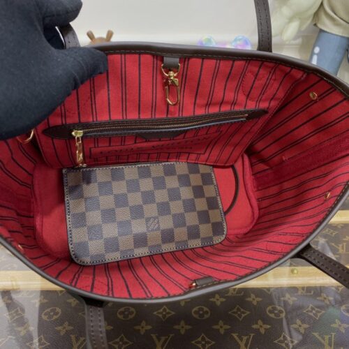 Alternative view of LV Neverfull MM  Grid Red Inside