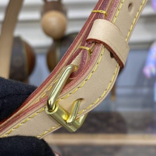 Alternative view of LV  Noe Bucket White Grid