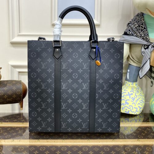 Alternative view of LV Sac Plat M Black