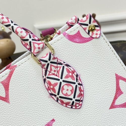 Alternative view of LV OnTheGo PM Pink&White