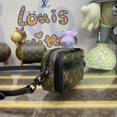 Alternative view of LV Alpha Messenger Brown Canvas