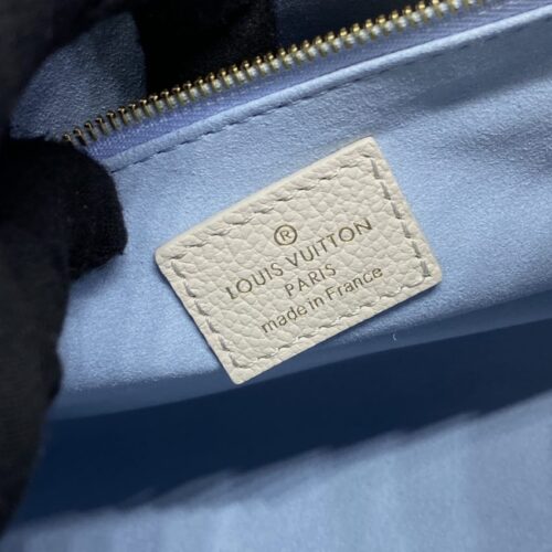 Alternative view of LV OnTheGo PM Light Blue