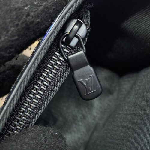 Alternative view of LV Steamer Wearable Wallet II