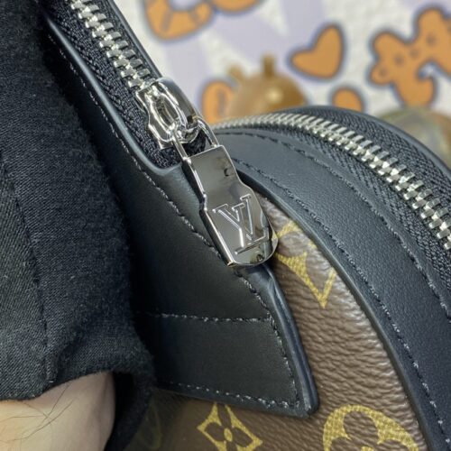 Alternative view of LV Avenue Slingbag Brown