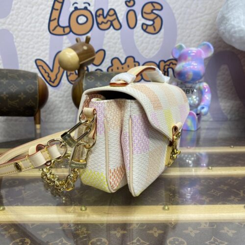Alternative view of LV Pochette Metis East West Pink Grid