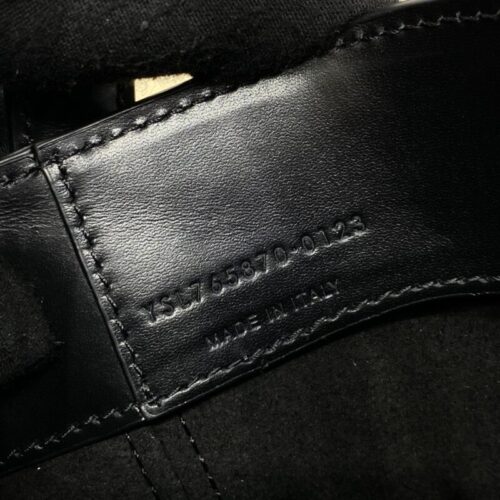 Alternative view of YSL LE 37