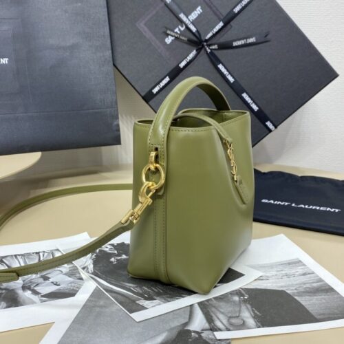 Alternative view of YSL LE 37 Olive