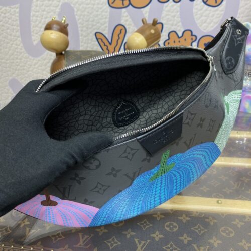 Alternative view of LV Bumbag Discovery Pampkin