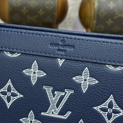 Alternative view of LV Gaston Wearable Wallet Blue