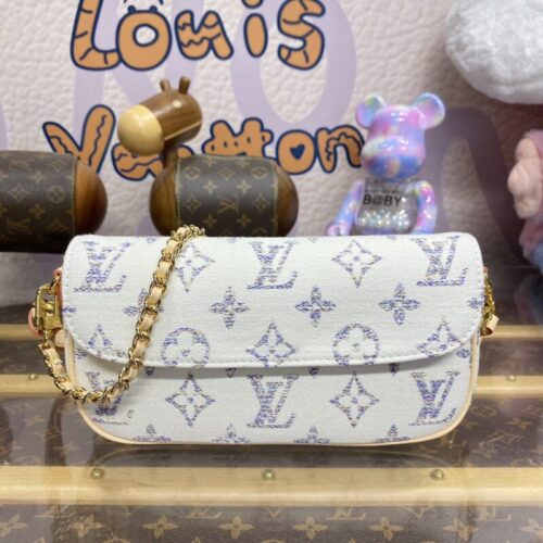 LV Wallet on Chain Ivy White
