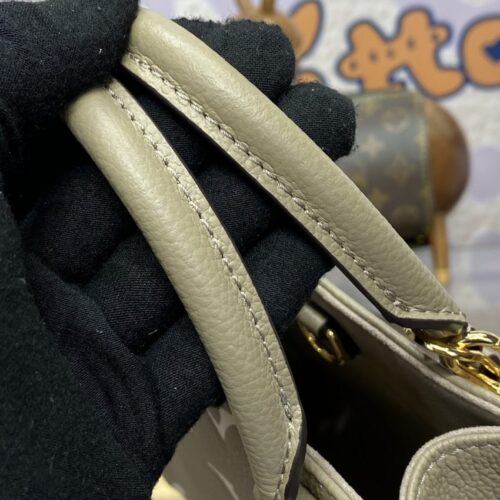 Alternative view of LV  OnTheGo BB Beige