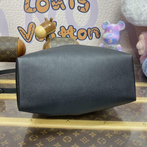 Alternative view of LV LV Bundle Black