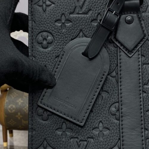 Alternative view of LV Sac Plat Black