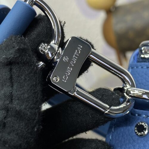 Alternative view of LV Pilot Wearable Wallet Blue