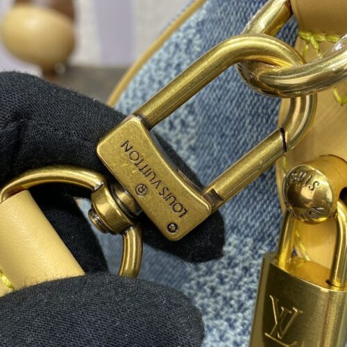 Alternative view of LV Speedy  Bandouliere 40