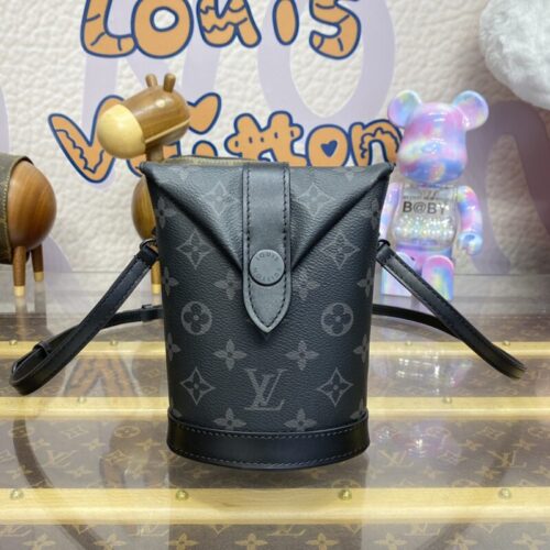 LV Envelope Pouch Black