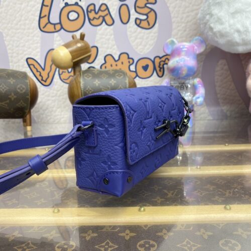 Alternative view of LV Steamer Wearable Wallet Blue