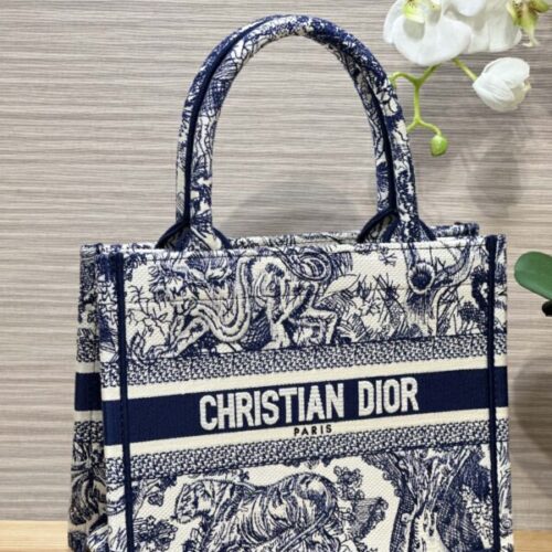 Alternative view of Dior Tote Book Blue Tiger
