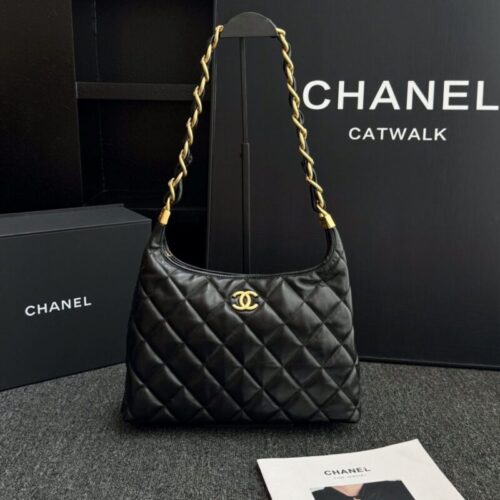 CHANEL 24a Hobo Large Black