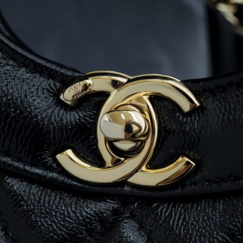 Alternative view of CHANEL 24s  Horizontal Small Black